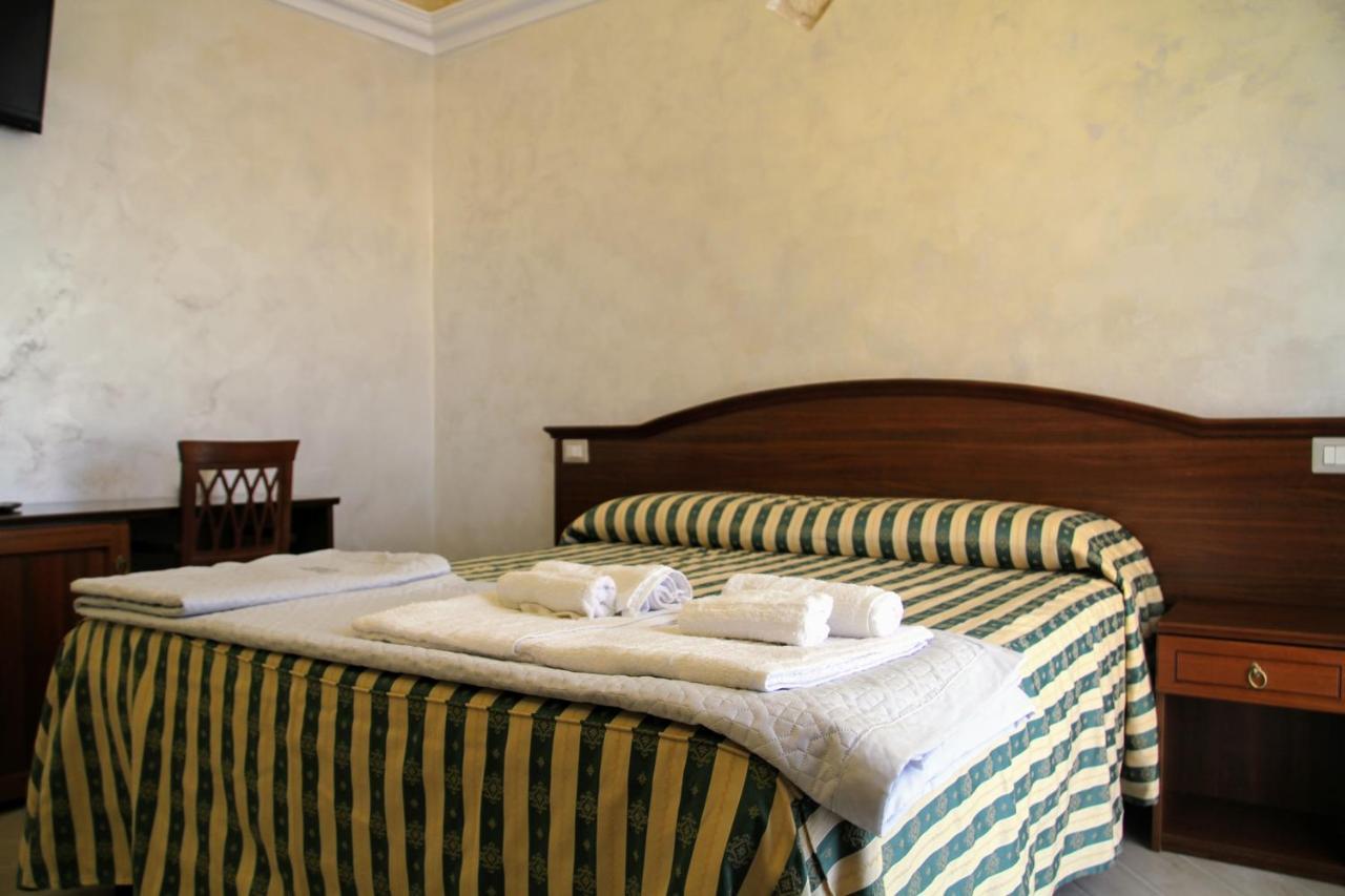 Monte SantʼAngelo Rooms Dimora Arco - Affitti Brevi Italia מראה חיצוני תמונה
